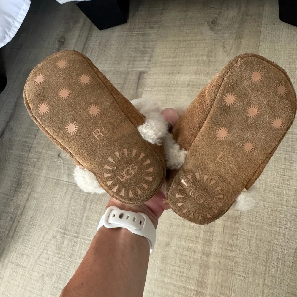 UGG Kids Chestnut Sheepskin Slipper Boots with Cream Fur Trim size 4/5 toddler